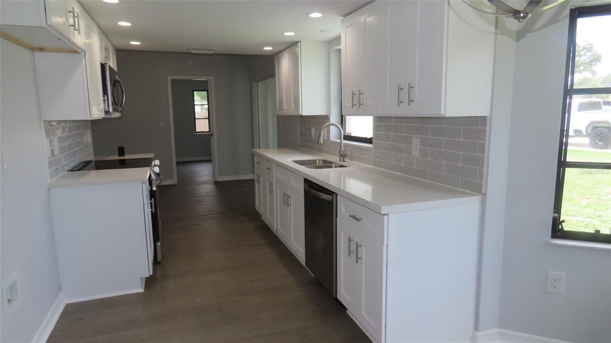 807 NECTAR ROAD — photo 18 of 30