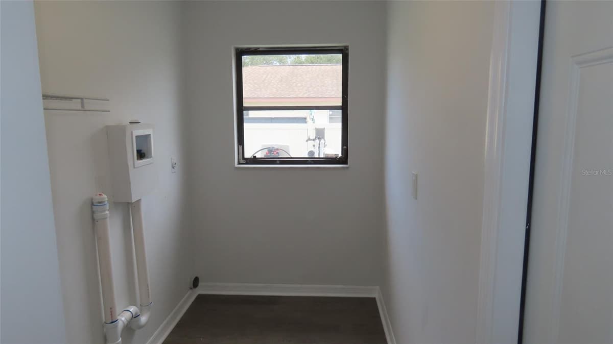 807 NECTAR ROAD — photo 30 of 30