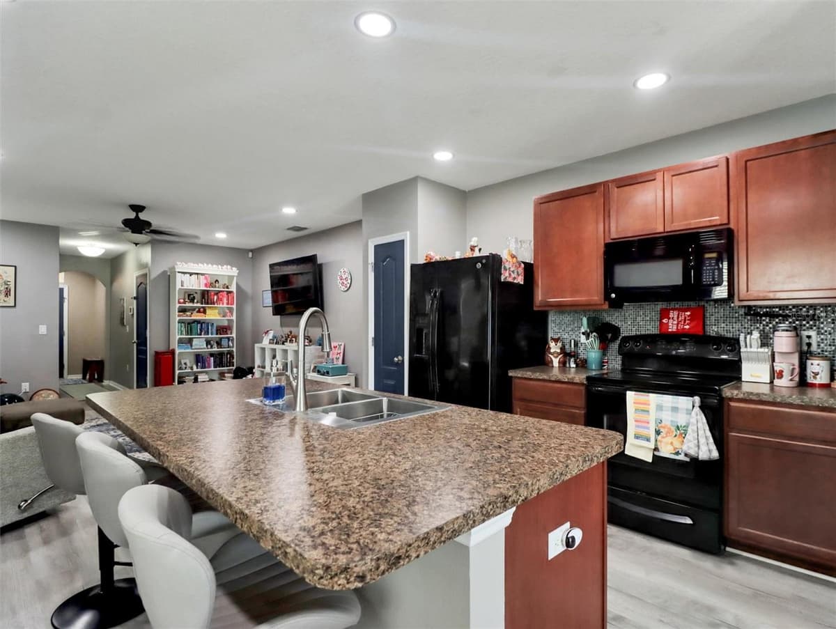 10408 WHISPERING HAMMOCK DRIVE — photo 9 of 19