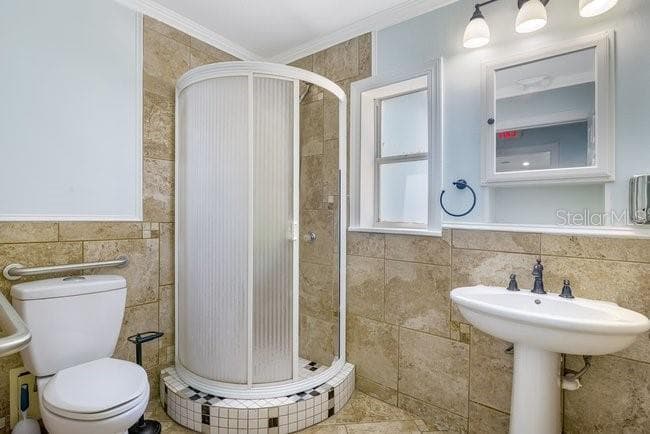 604 SINCLAIR AVENUE — photo 12 of 24