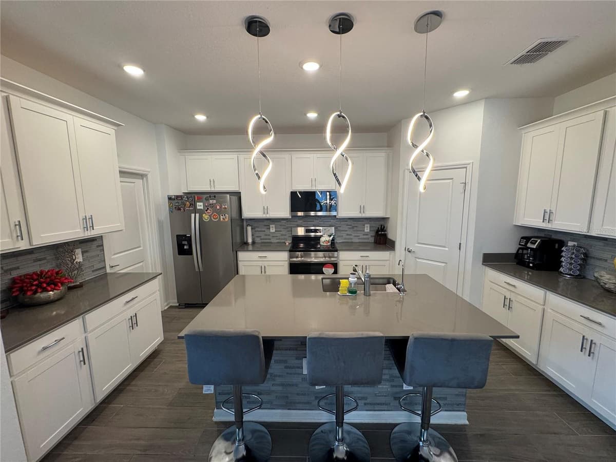 2844 ARMSTRONG AVENUE — photo 8 of 11