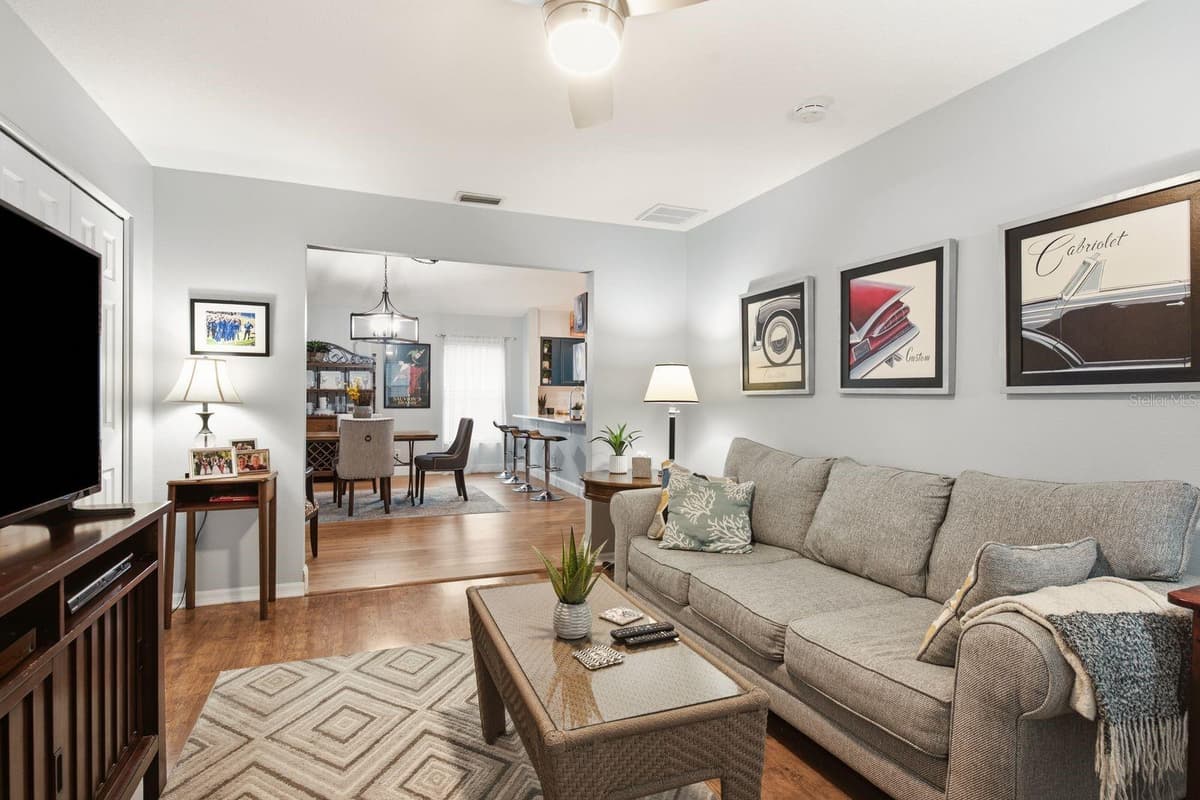 11328 HOLLANDER AVENUE — photo 7 of 38
