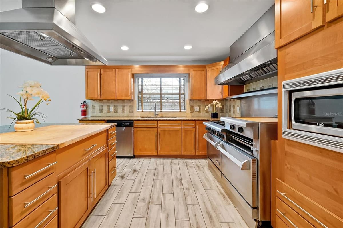 8405 WAIALAE COURT — photo 8 of 35