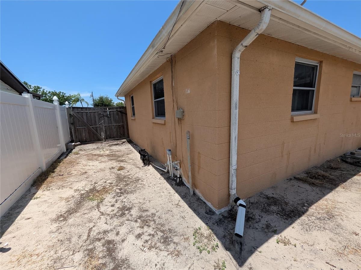 2552 LIMEWOOD DRIVE — photo 15 of 24