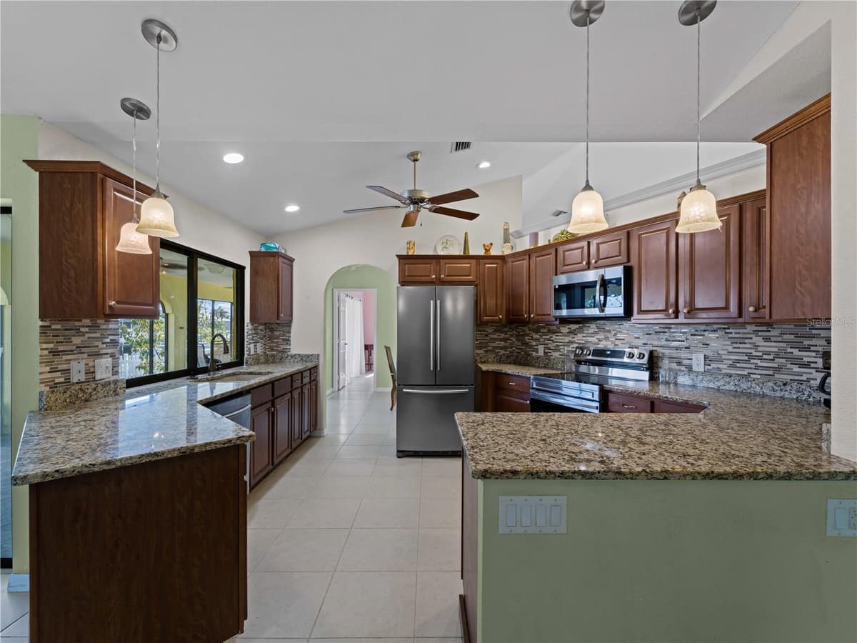 3370 DOVER DRIVE — photo 6 of 40