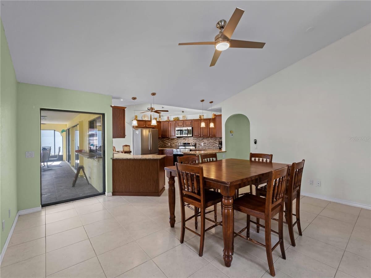 3370 DOVER DRIVE — photo 8 of 40