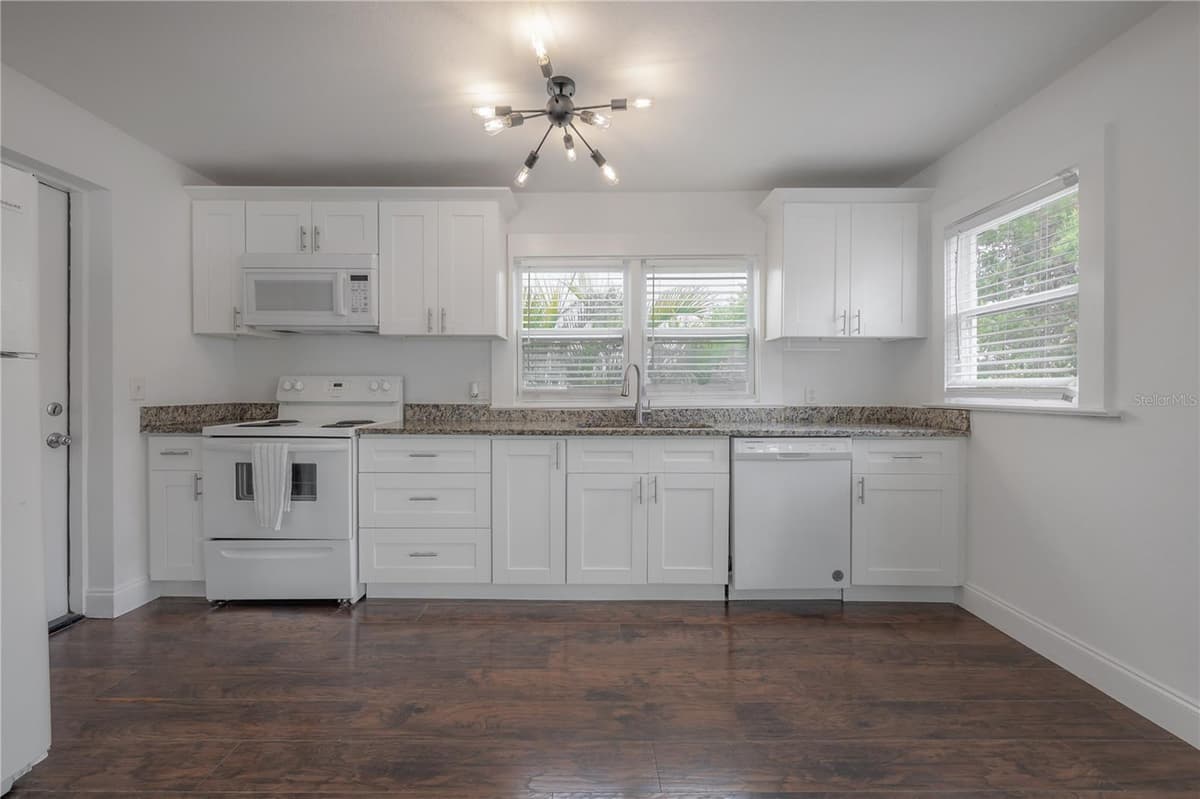 405 CAYUGA STREET — photo 5 of 44