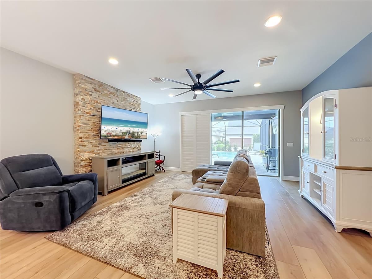 14048 LAKE ABBOTTS DRIVE — photo 31 of 48