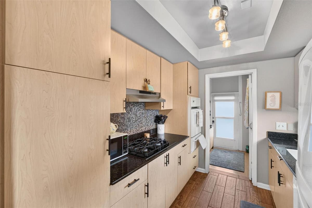 1900 58TH AVENUE — photo 10 of 27