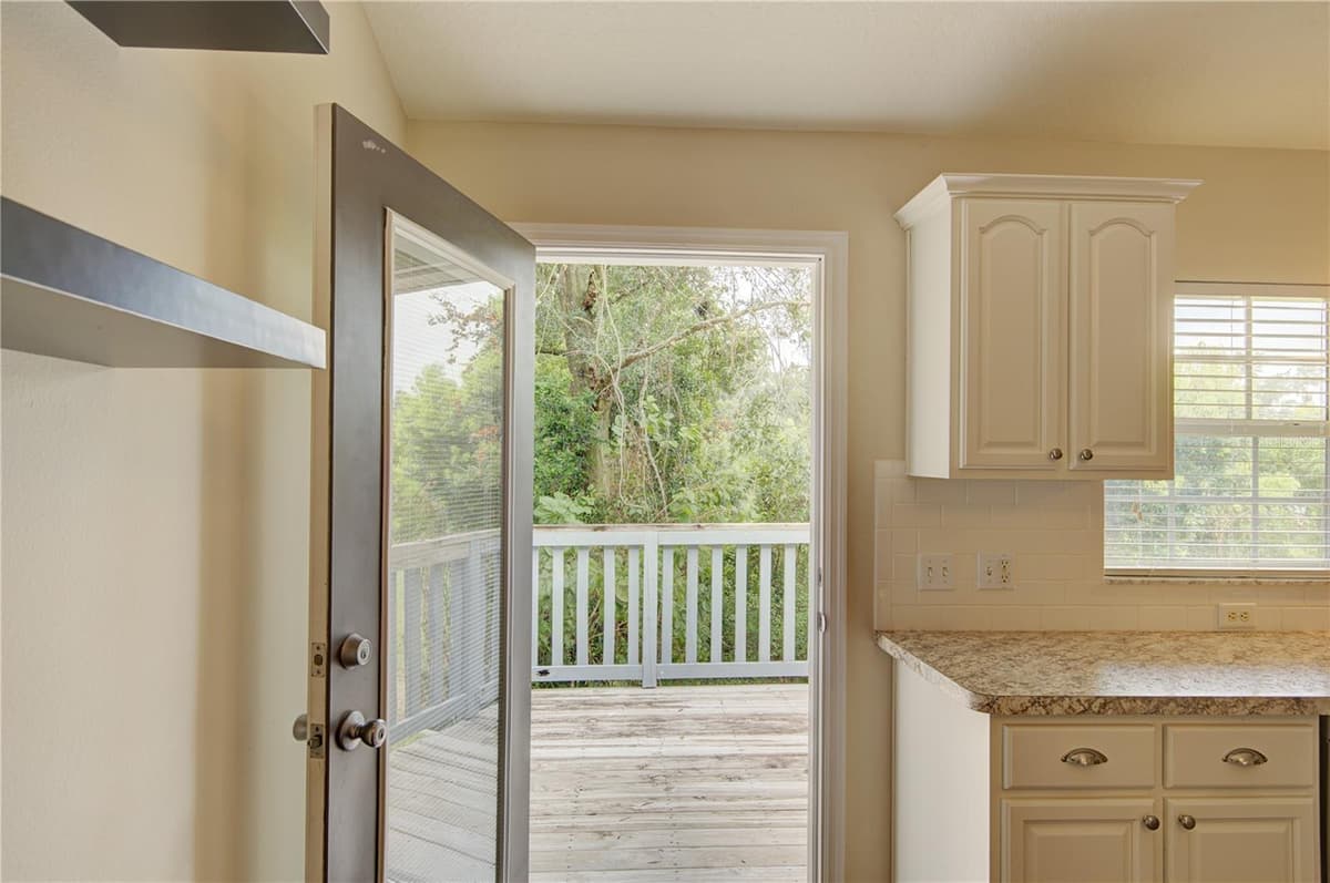 1360 CHRIS AVENUE — photo 18 of 32