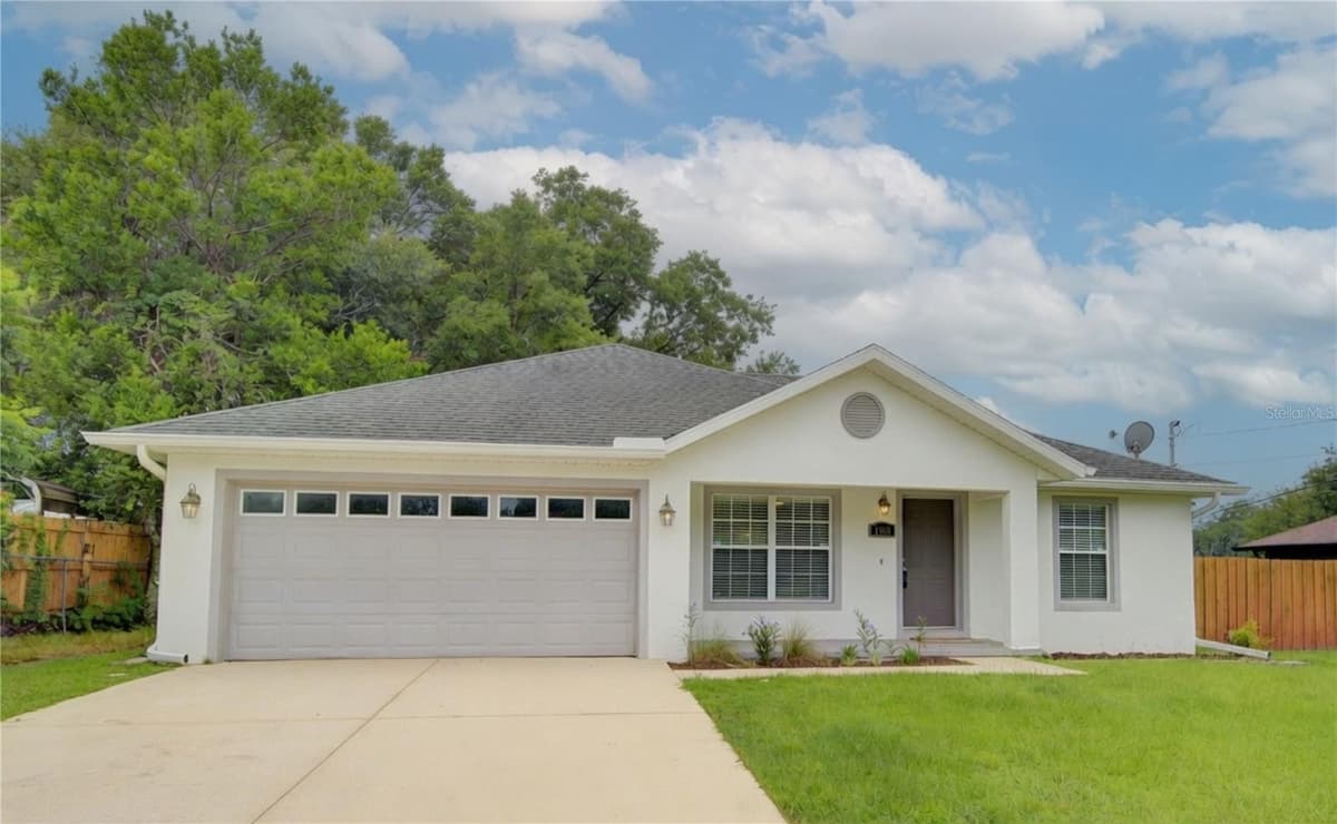 1360 CHRIS AVENUE — photo 1 of 32