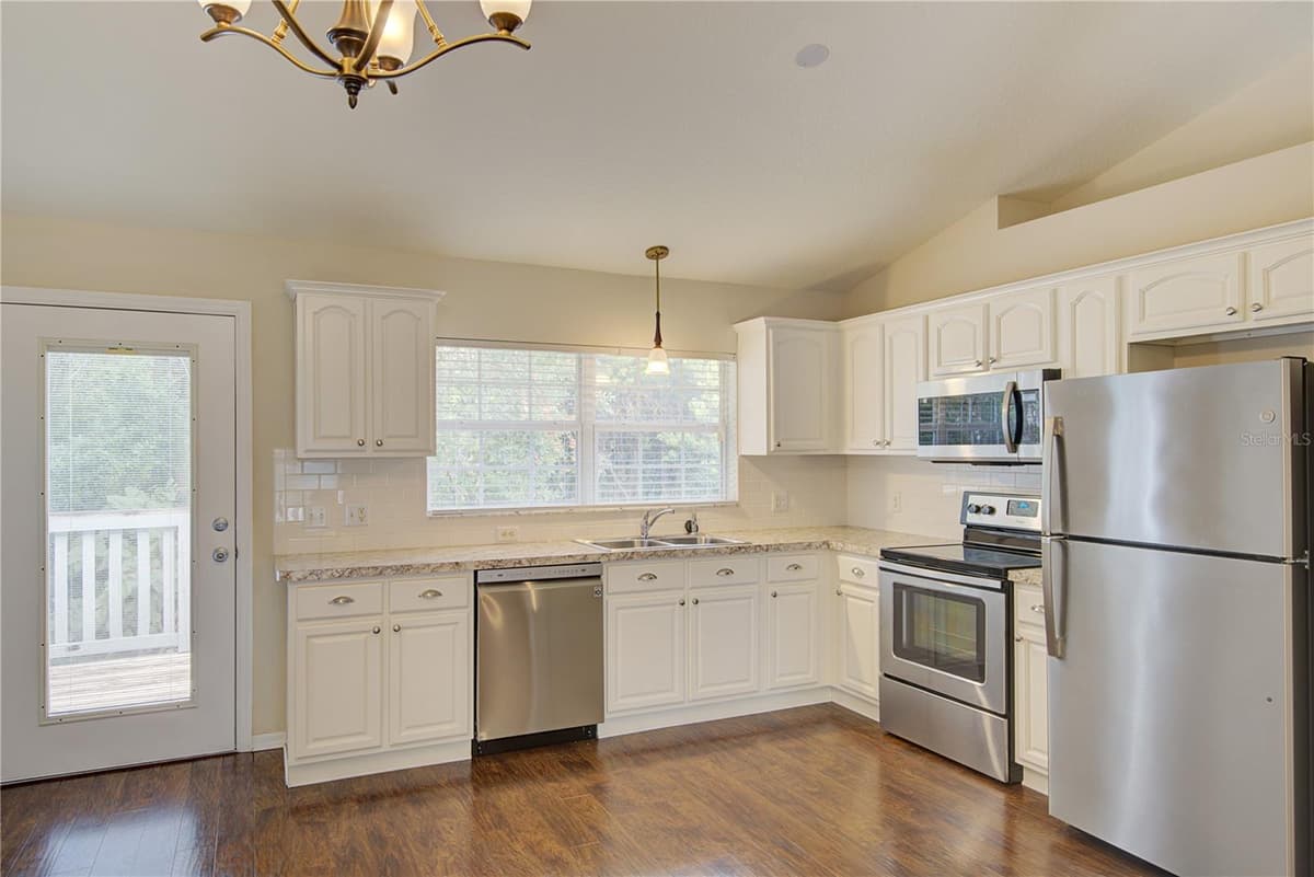 1360 CHRIS AVENUE — photo 14 of 32