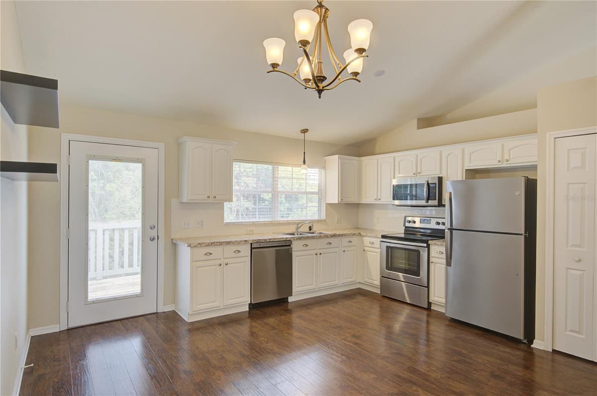 1360 CHRIS AVENUE — photo 13 of 32