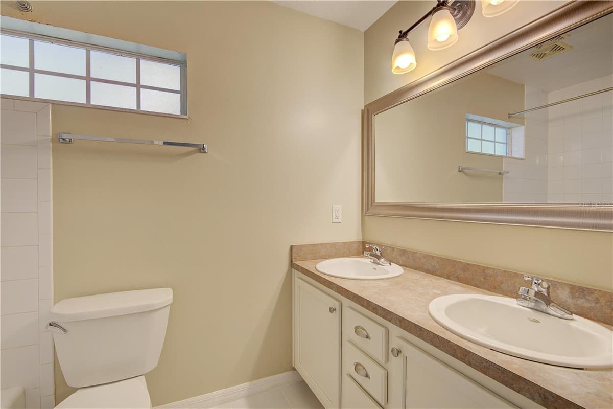 1360 CHRIS AVENUE — photo 21 of 32