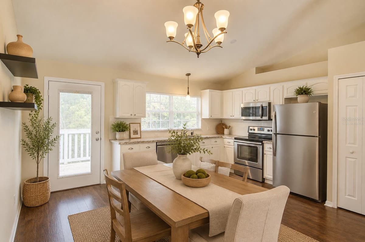1360 CHRIS AVENUE — photo 3 of 32