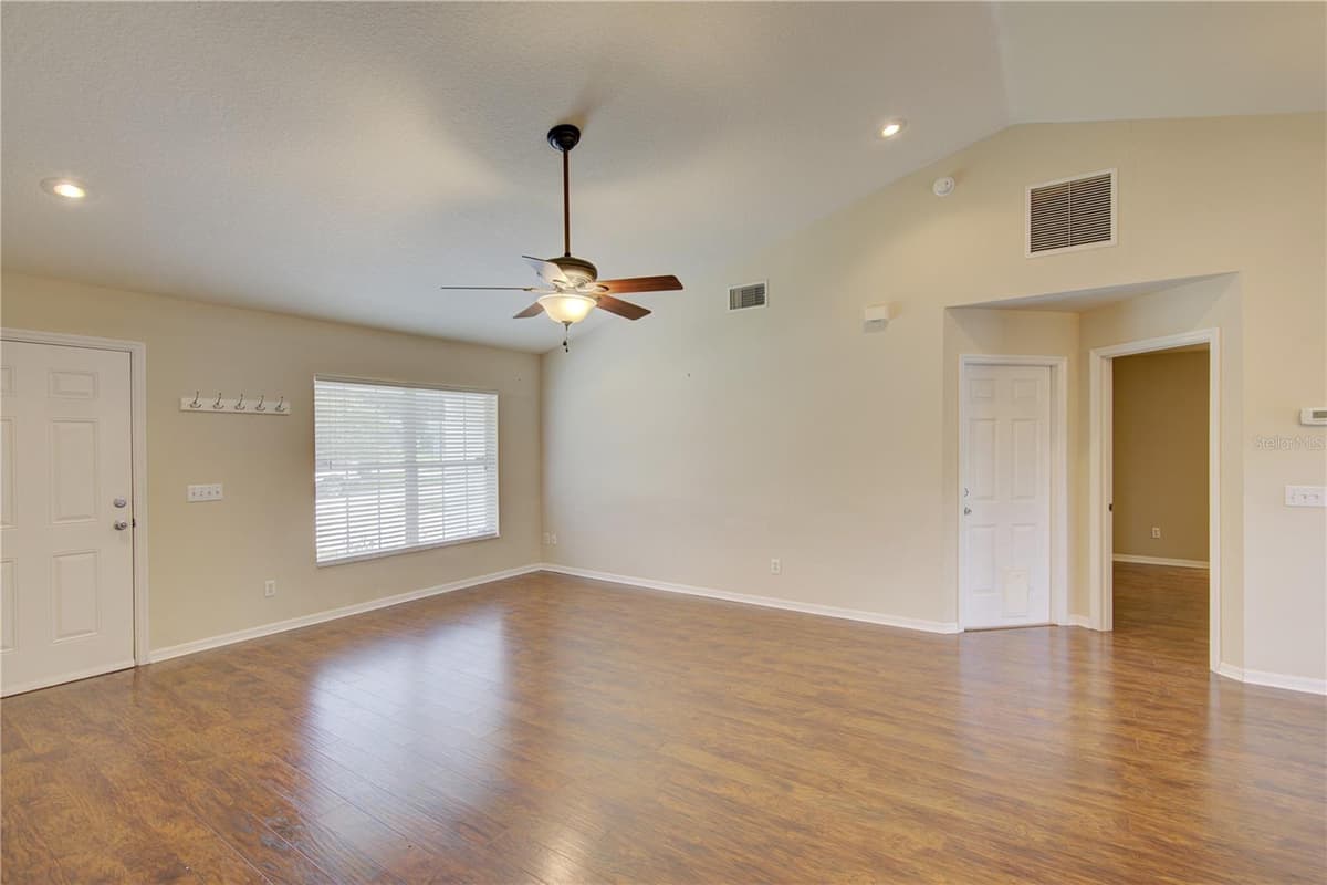 1360 CHRIS AVENUE — photo 10 of 32