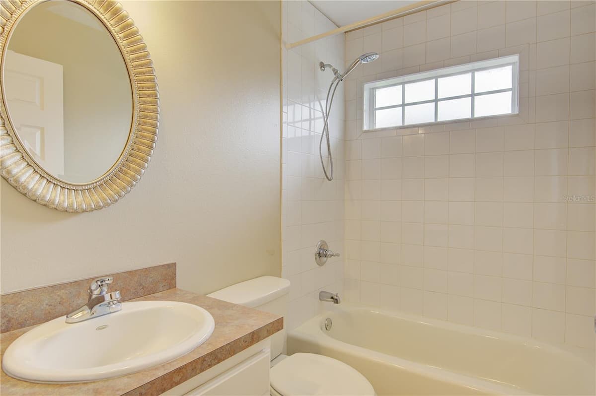 1360 CHRIS AVENUE — photo 25 of 32