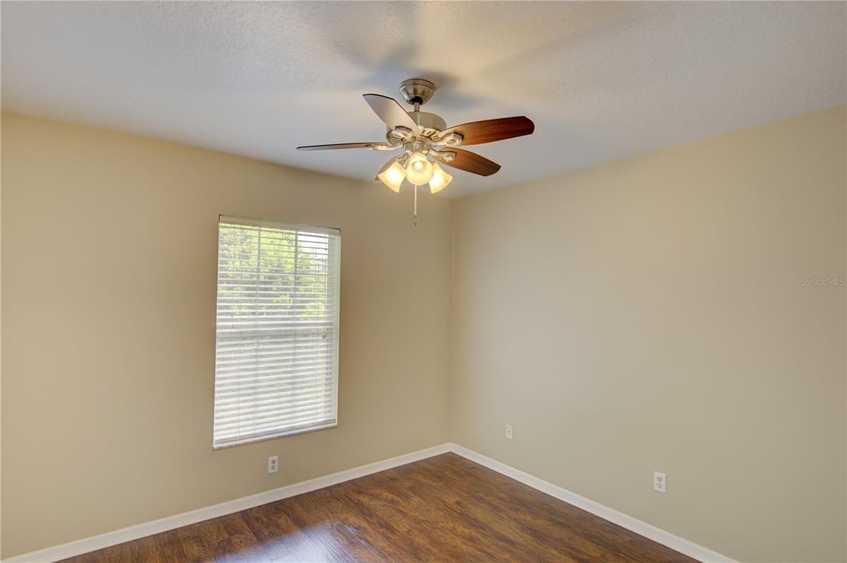 1360 CHRIS AVENUE — photo 23 of 32