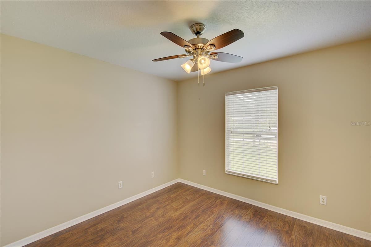 1360 CHRIS AVENUE — photo 24 of 32