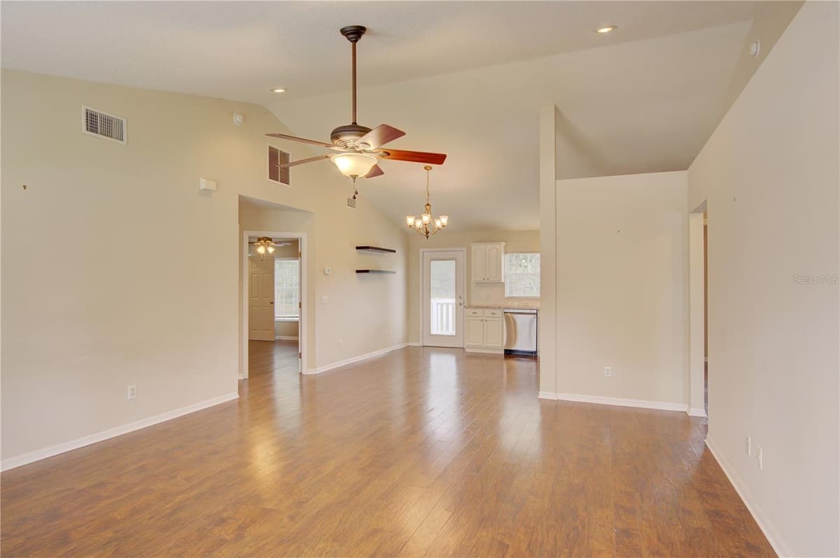 1360 CHRIS AVENUE — photo 9 of 32