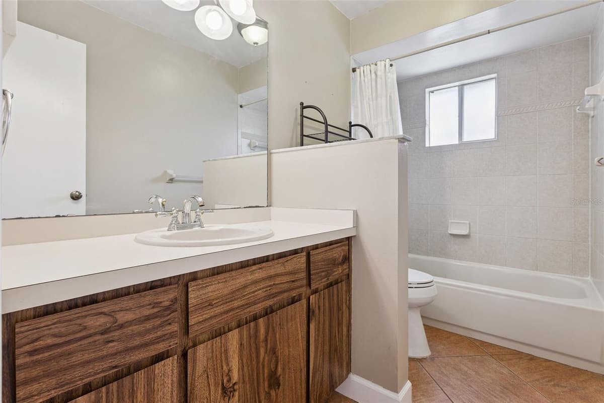 215 TWELVE LEAGUE CIRCLE — photo 16 of 21