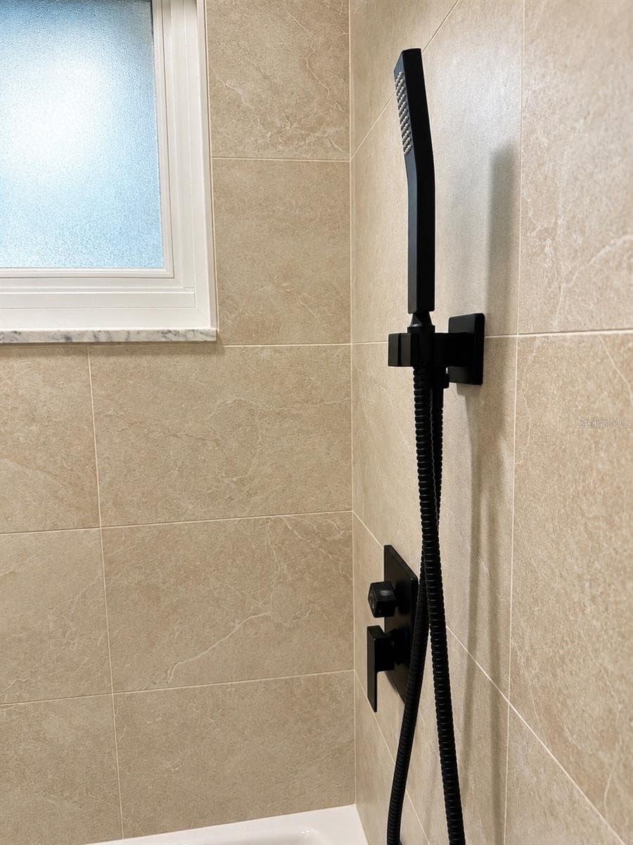 212 DRIFTWOOD PLACE — photo 12 of 61