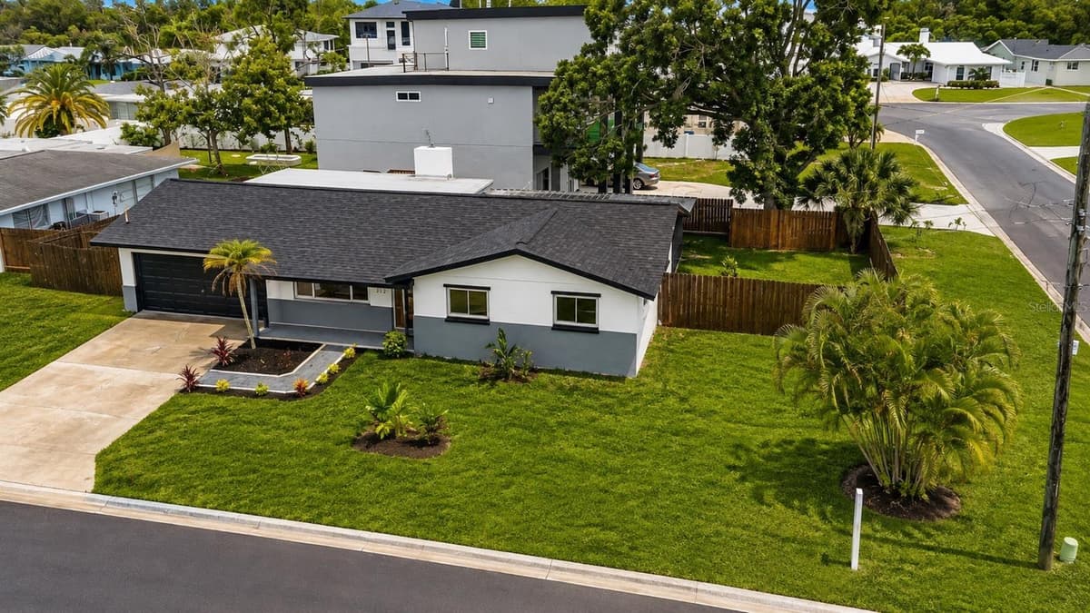 212 DRIFTWOOD PLACE — photo 3 of 61