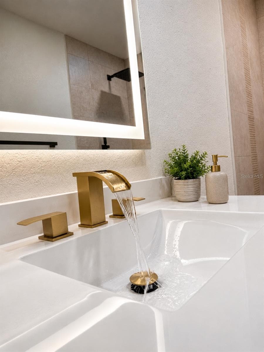212 DRIFTWOOD PLACE — photo 15 of 61