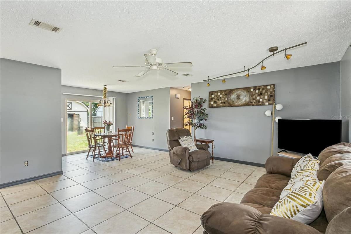 10720 WILLOW LAKE DRIVE — photo 2 of 16