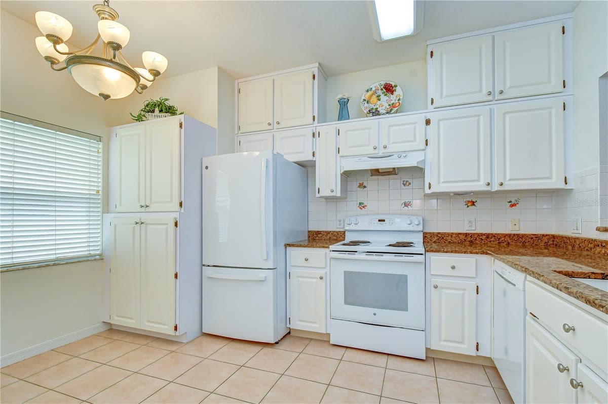 35235 JANINE DRIVE — photo 7 of 52