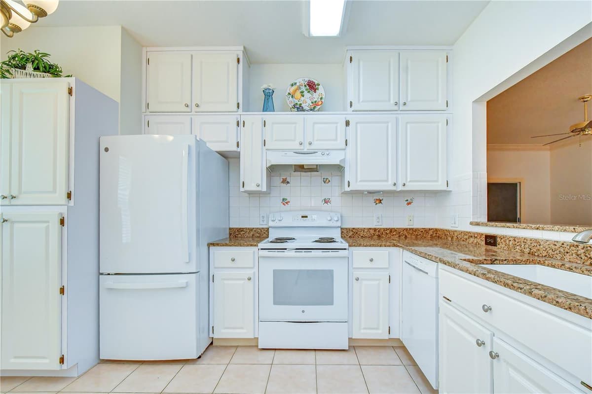 35235 JANINE DRIVE — photo 6 of 52