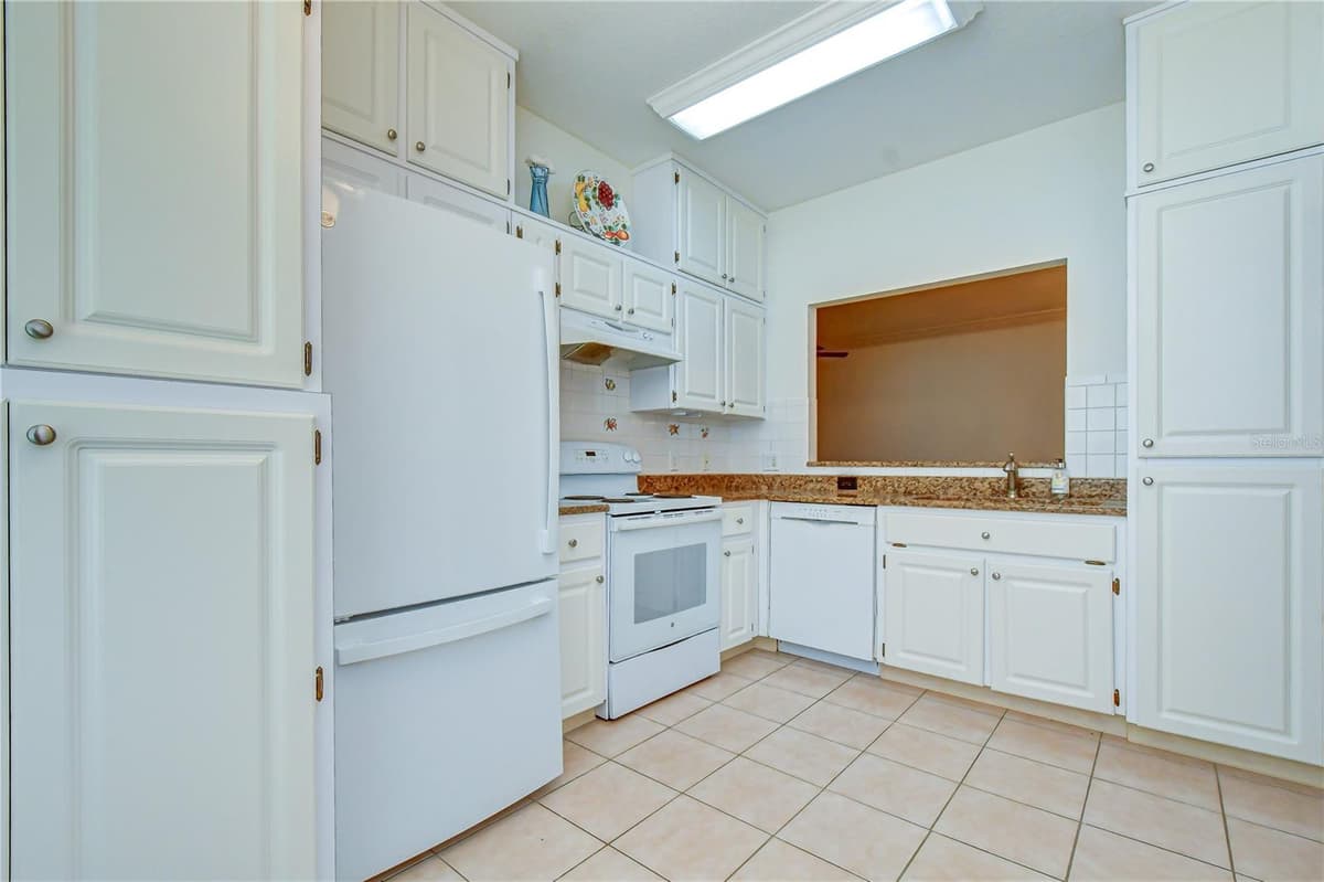 35235 JANINE DRIVE — photo 10 of 52