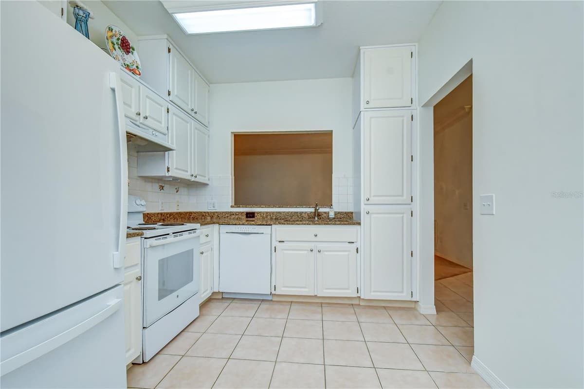 35235 JANINE DRIVE — photo 11 of 52