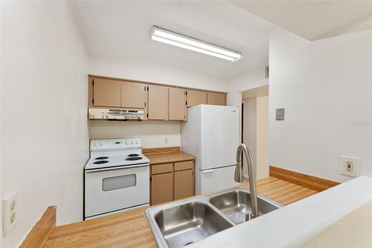 803 2ND TERRACE — photo 13 of 22