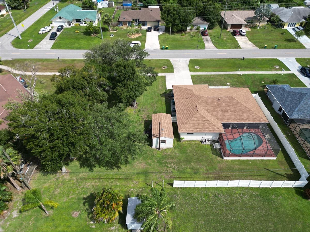 19842 MIDWAY BLVD — photo 4 of 51