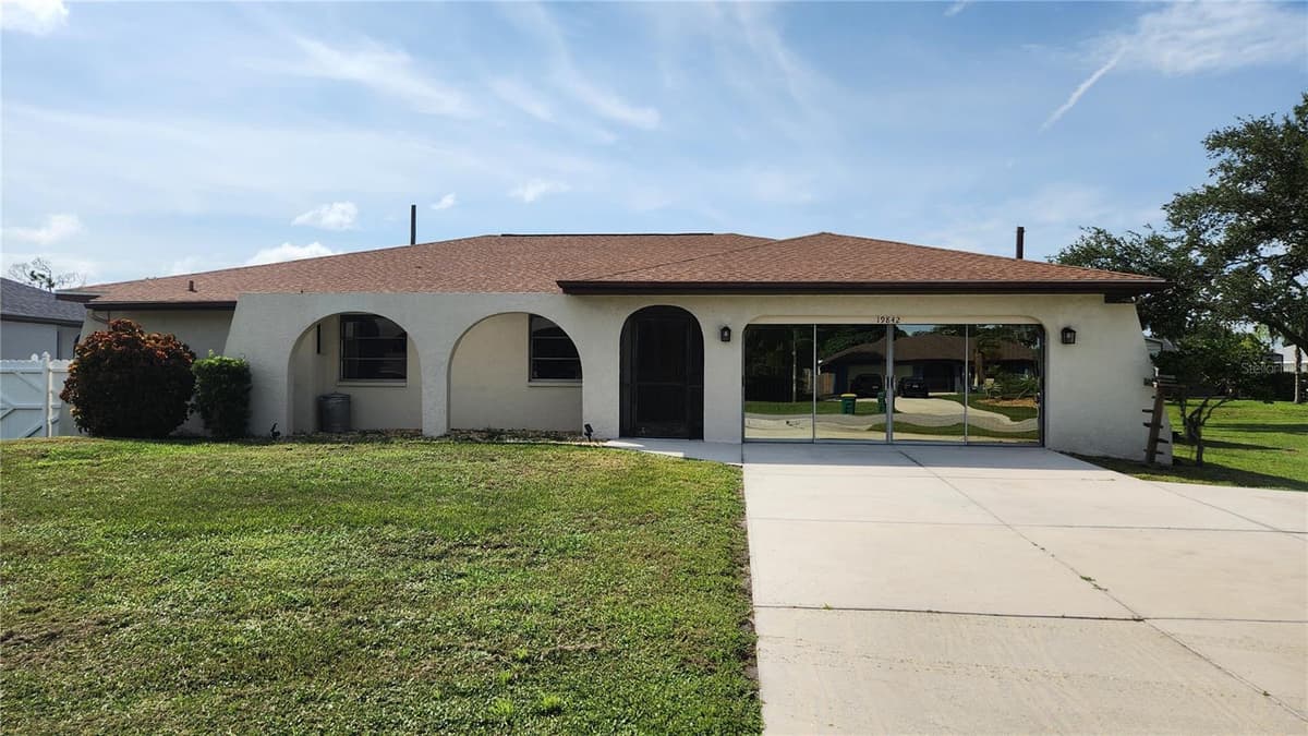 19842 MIDWAY BLVD — photo 8 of 51