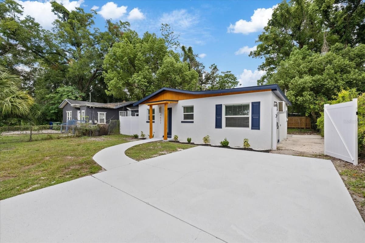 3621 COMANCHE AVENUE — photo 32 of 43