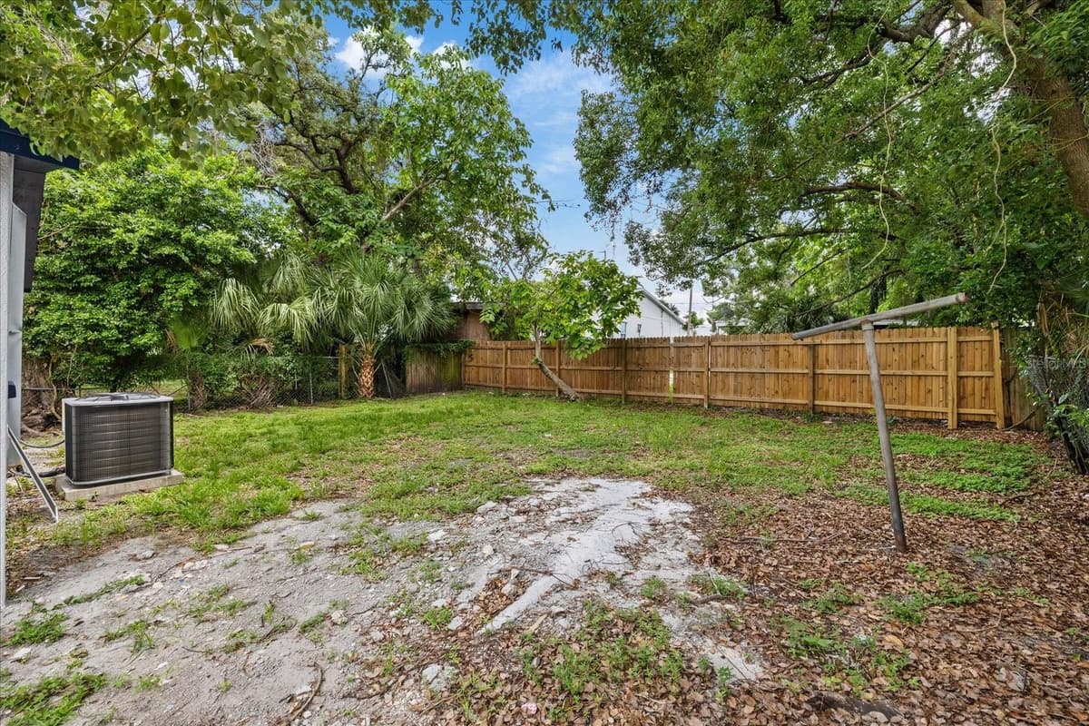 3621 COMANCHE AVENUE — photo 34 of 43