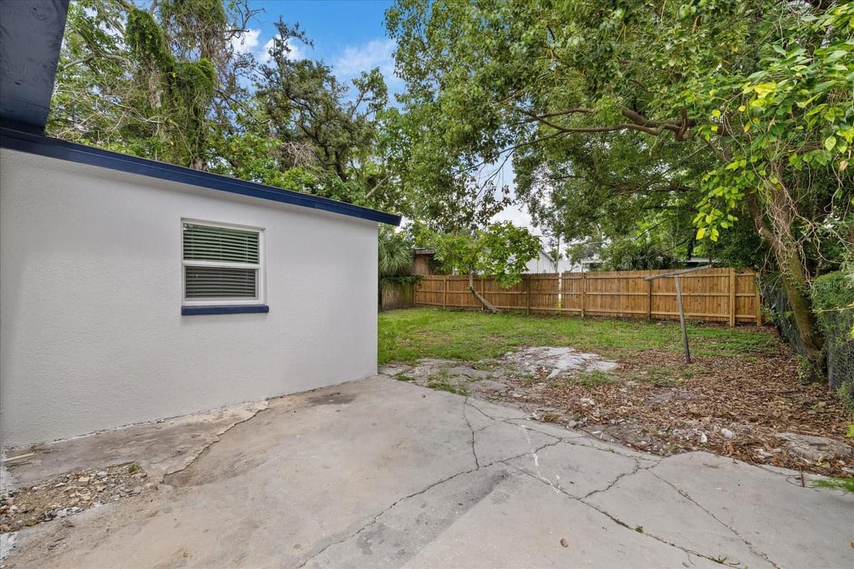 3621 COMANCHE AVENUE — photo 33 of 43