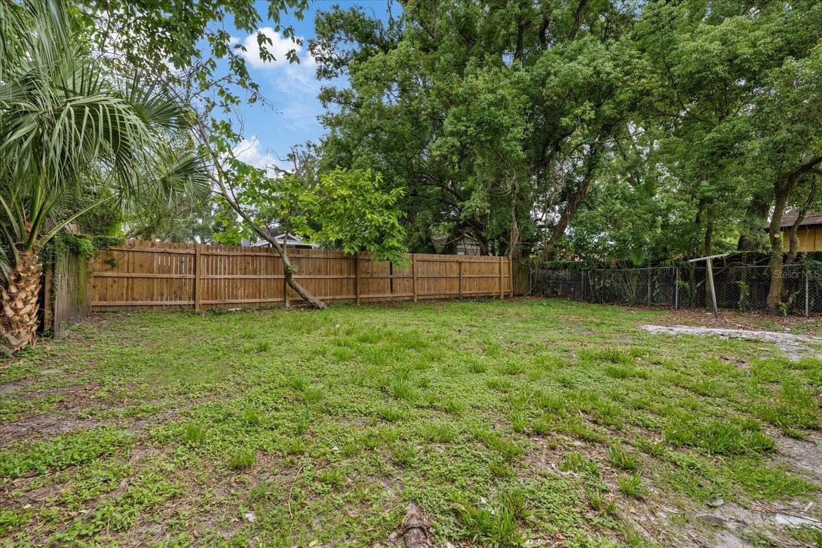 3621 COMANCHE AVENUE — photo 38 of 43