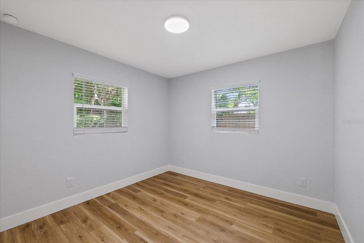 3621 COMANCHE AVENUE — photo 25 of 43