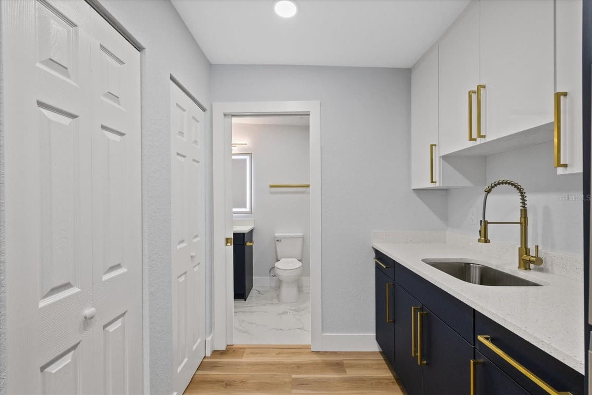 3621 COMANCHE AVENUE — photo 18 of 43