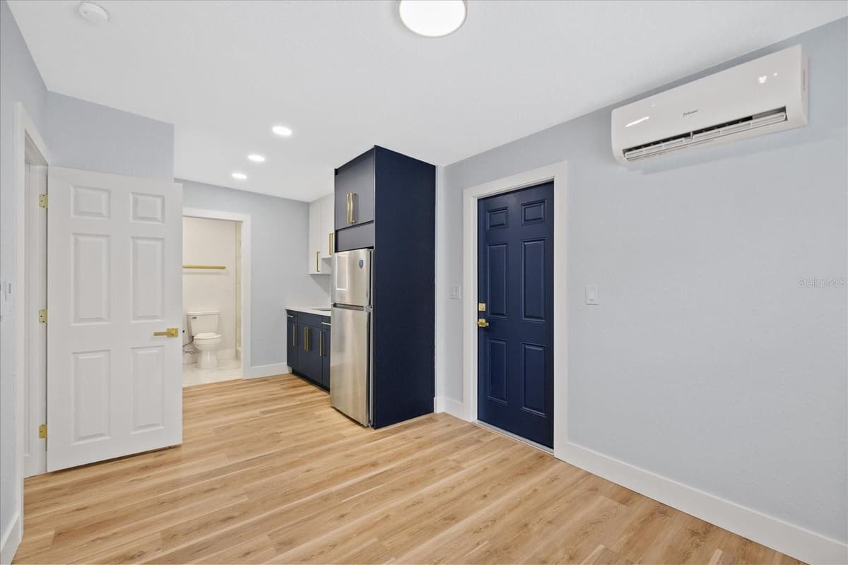 3621 COMANCHE AVENUE — photo 13 of 43