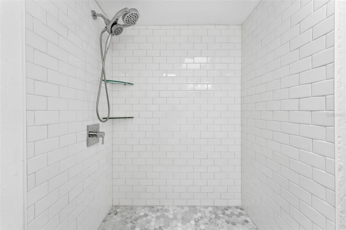 1100 DELANEY AVENUE — photo 32 of 52