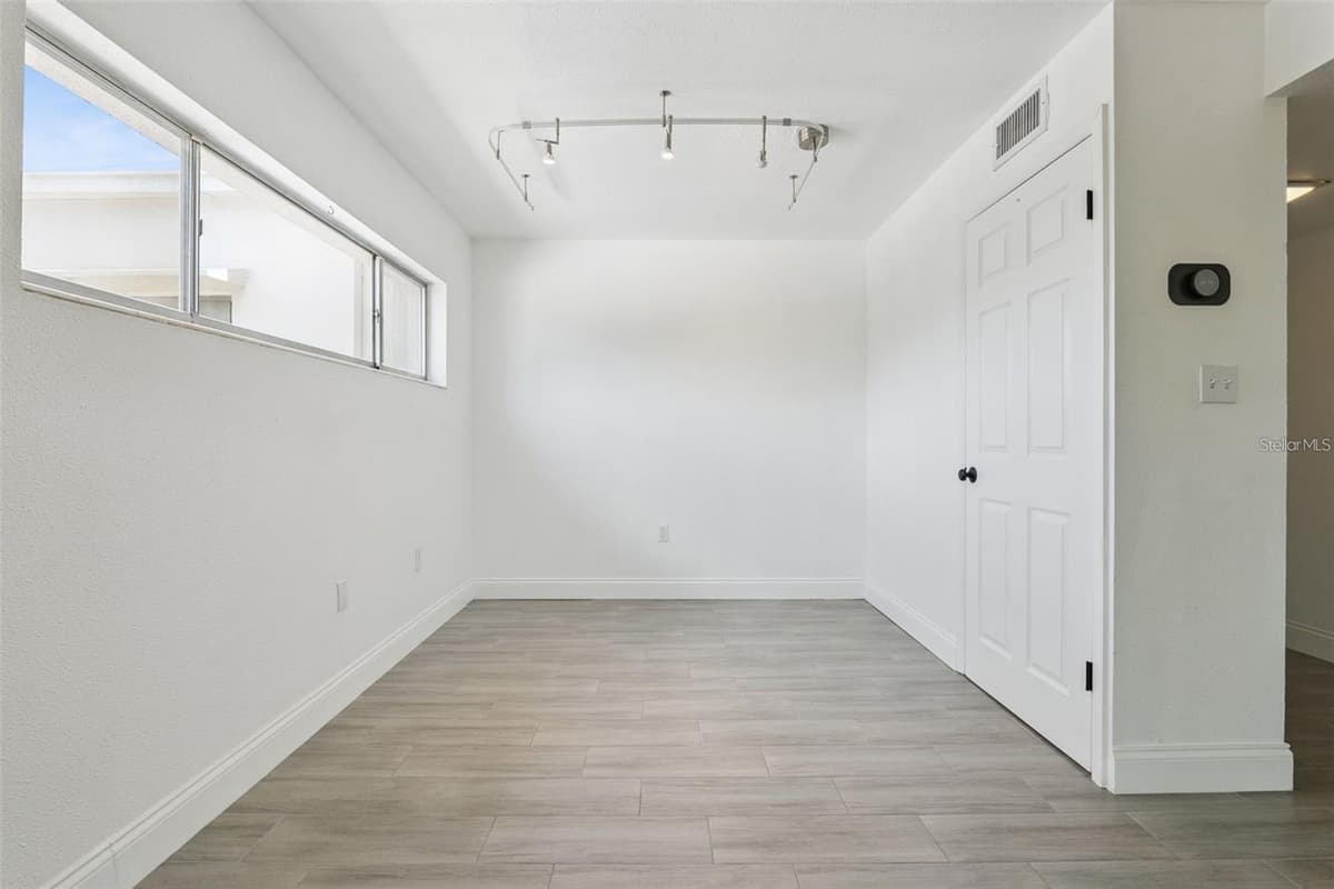 1100 DELANEY AVENUE — photo 5 of 52