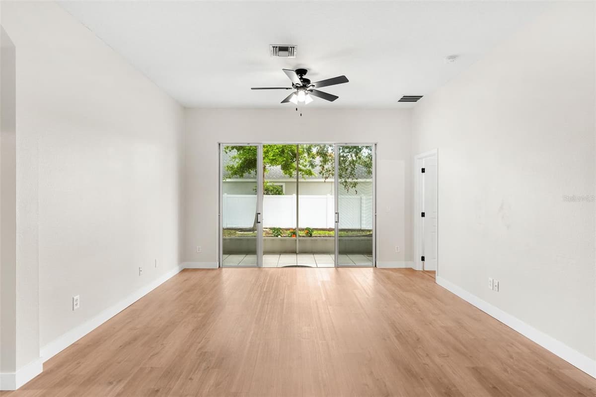 478 SYCAMORE SPRINGS STREET — photo 15 of 42