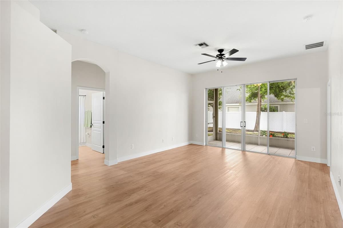 478 SYCAMORE SPRINGS STREET — photo 16 of 42
