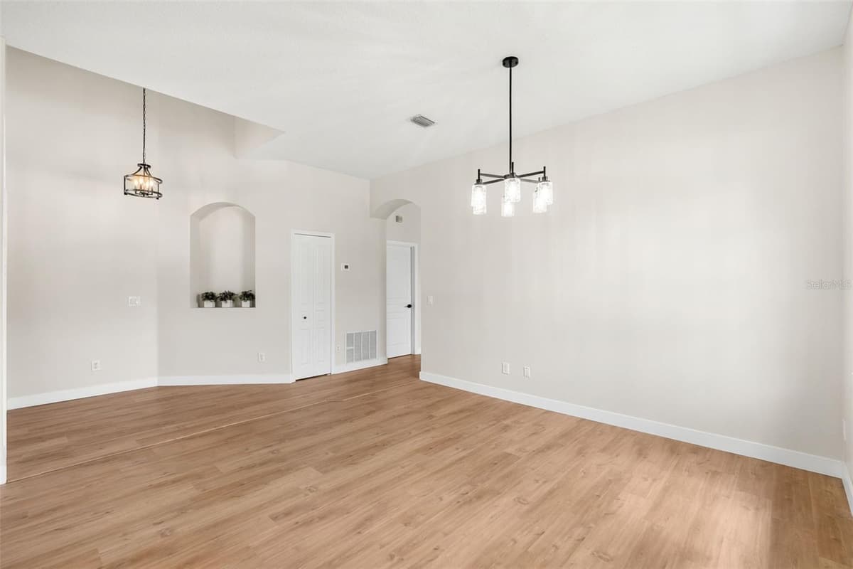 478 SYCAMORE SPRINGS STREET — photo 7 of 42