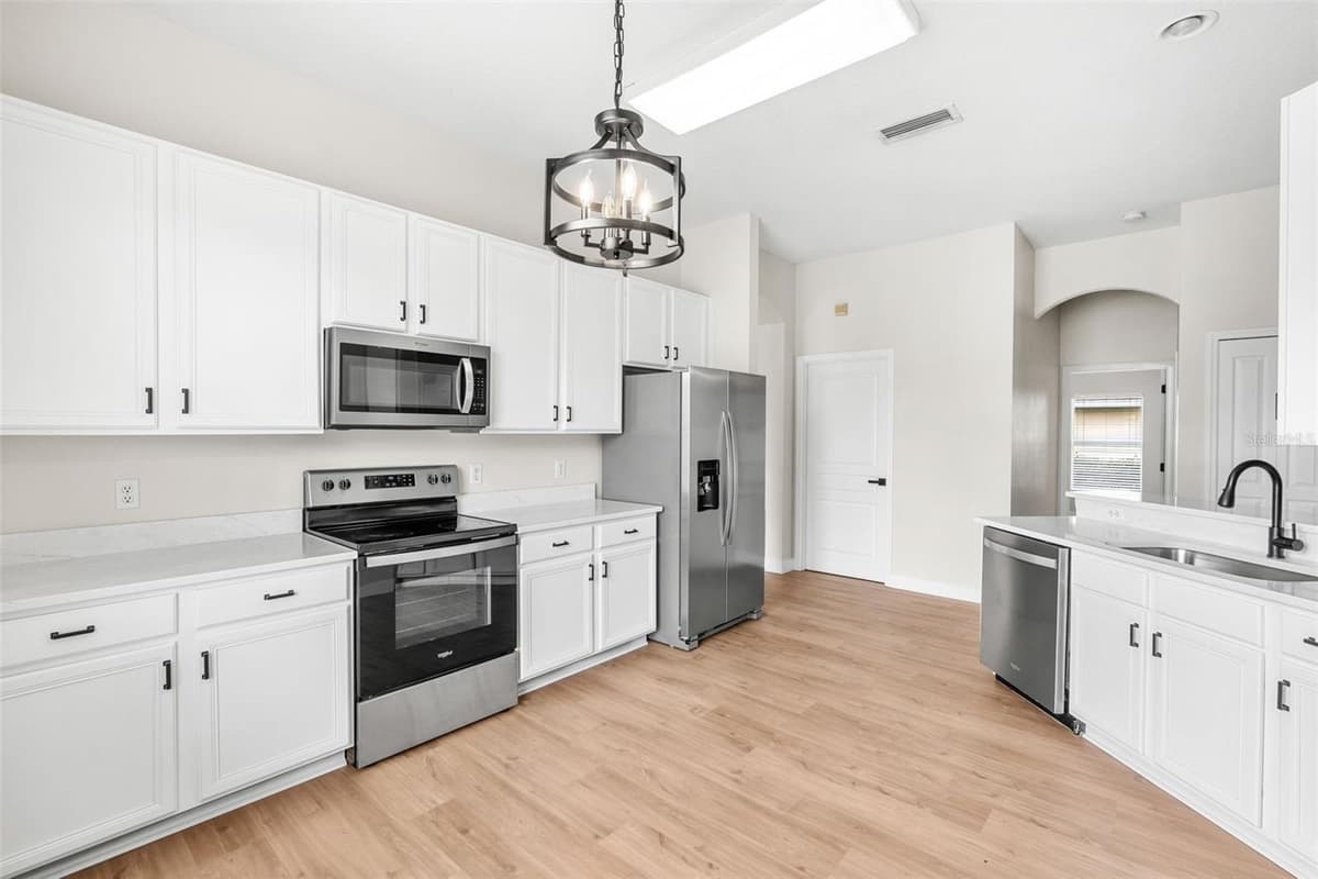 478 SYCAMORE SPRINGS STREET — photo 11 of 42