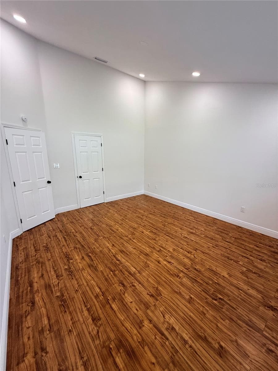 9207 MILL CIRCLE — photo 10 of 24